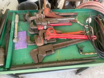 Rolling work bench 30 pipe wrench 5 each