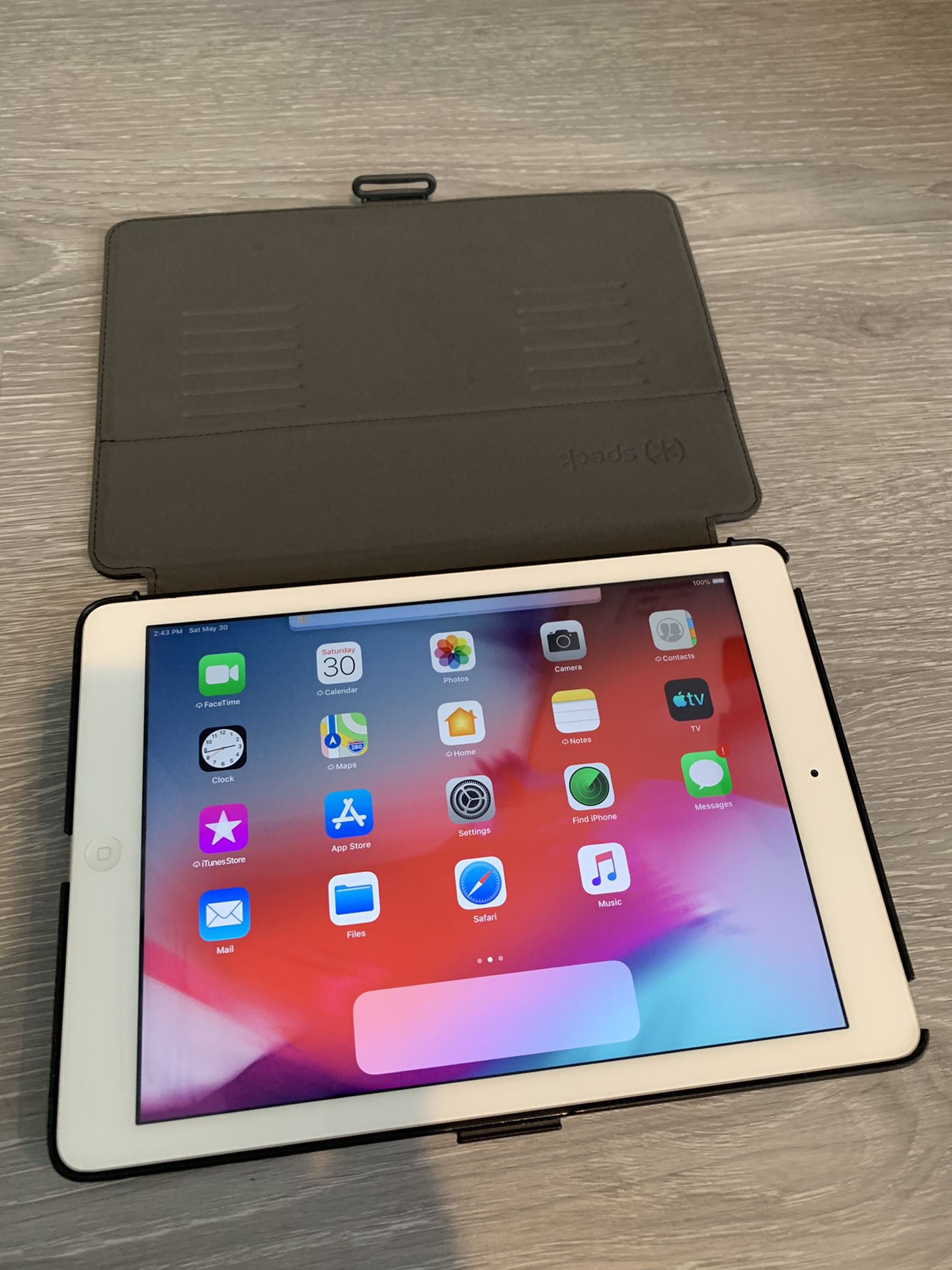 Apple iPad Air 16g with cover