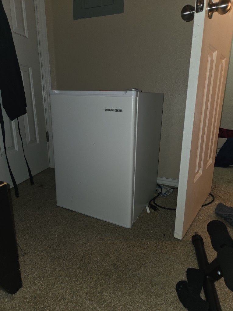 Mini Fridge 