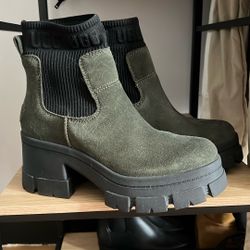 Ugg Boots Size 9