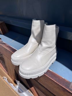 Fenty x Fenty by Rihanna Chelsea sneaker boots size 9 in vanilla white