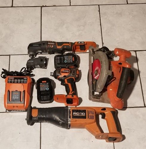 RIDGID 18V COMBO SET WITH BATTERIES AND FAST CHARGER