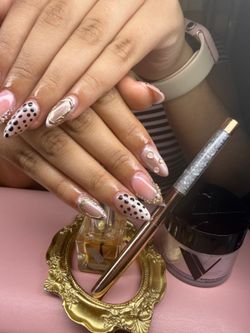 UÑAS ACRÍLICAS