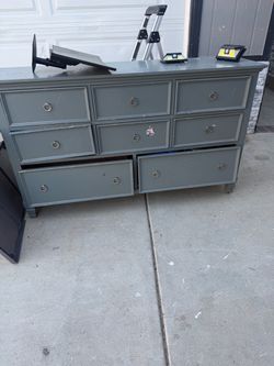 Dresser