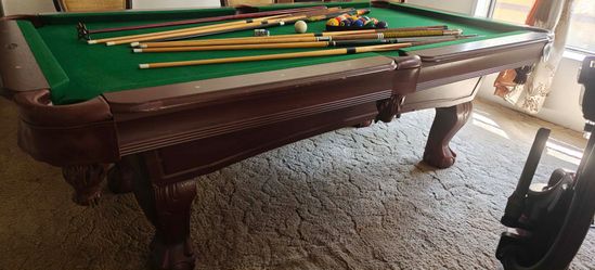 Sportcraft pool table with 6 cues included
