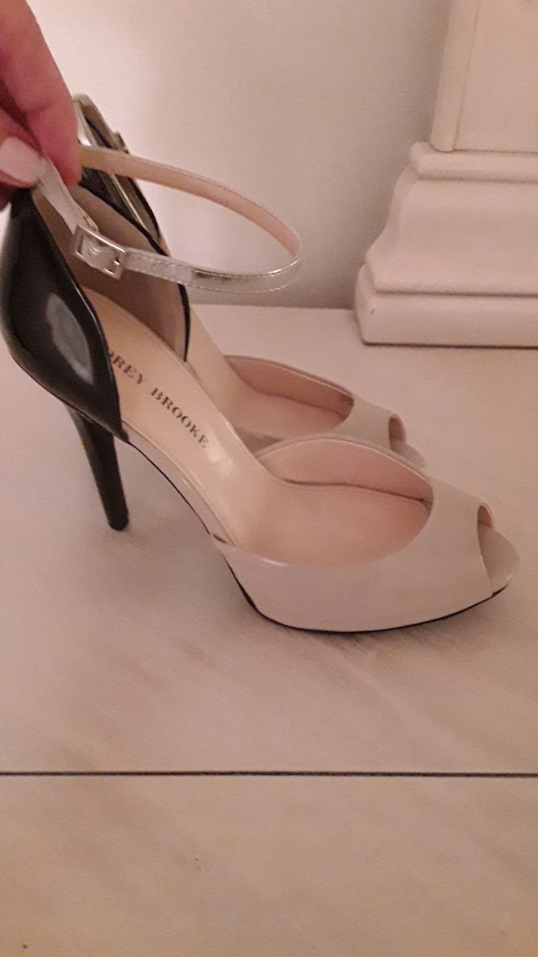 Gorgeous in a very good condition A Brook size 39 shoes