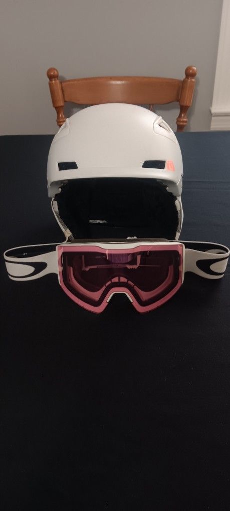 Salomon Snow Helmet & Oakley Prizm Snow Goggles Combo