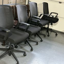 EXCELLENT CONDITION Element Office Chair