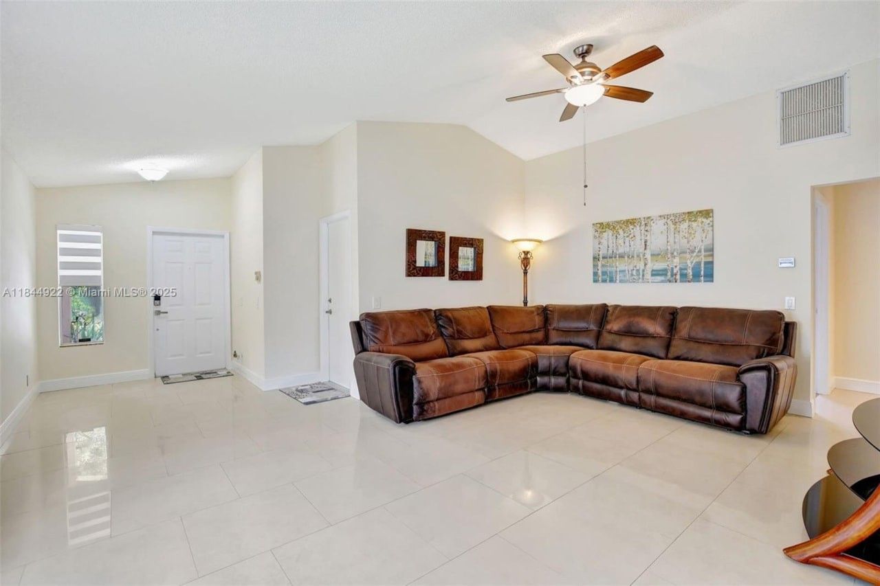 Couch With 3 Recliners