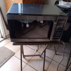 MICROWAVE FOR SALE(MAGIC CHEF)