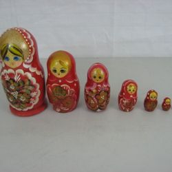 Vintage Russian Hand Painted Matryoska Nesting Dolls 7 Piece Set
