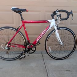 700cx25. SCHWINN VARSITY MENS ROAD RACING BIKE. (L) 22"55 88cm. Aluminum. 14 SPEEDS EXCELLLENT CONDITION 👌🏼