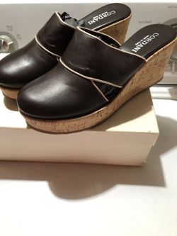 Sz 39 (8 1/2) women’s leather wedge mule.