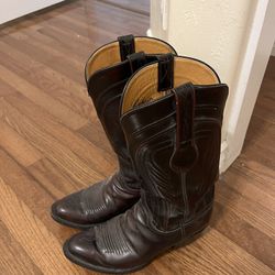 Size 8 Luchesse Classic Boots