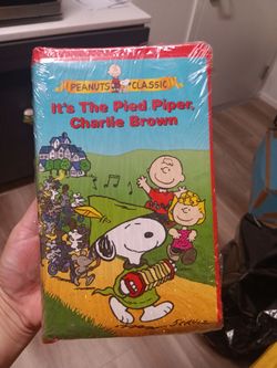 IT'S THE PIED PIPER, CHARLIE BROWN PEANUTS CLASSIC VHS