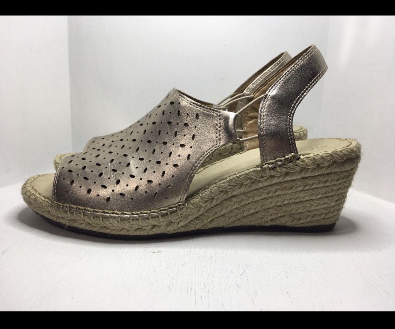 New womens 9 Clarks leather espadrilles