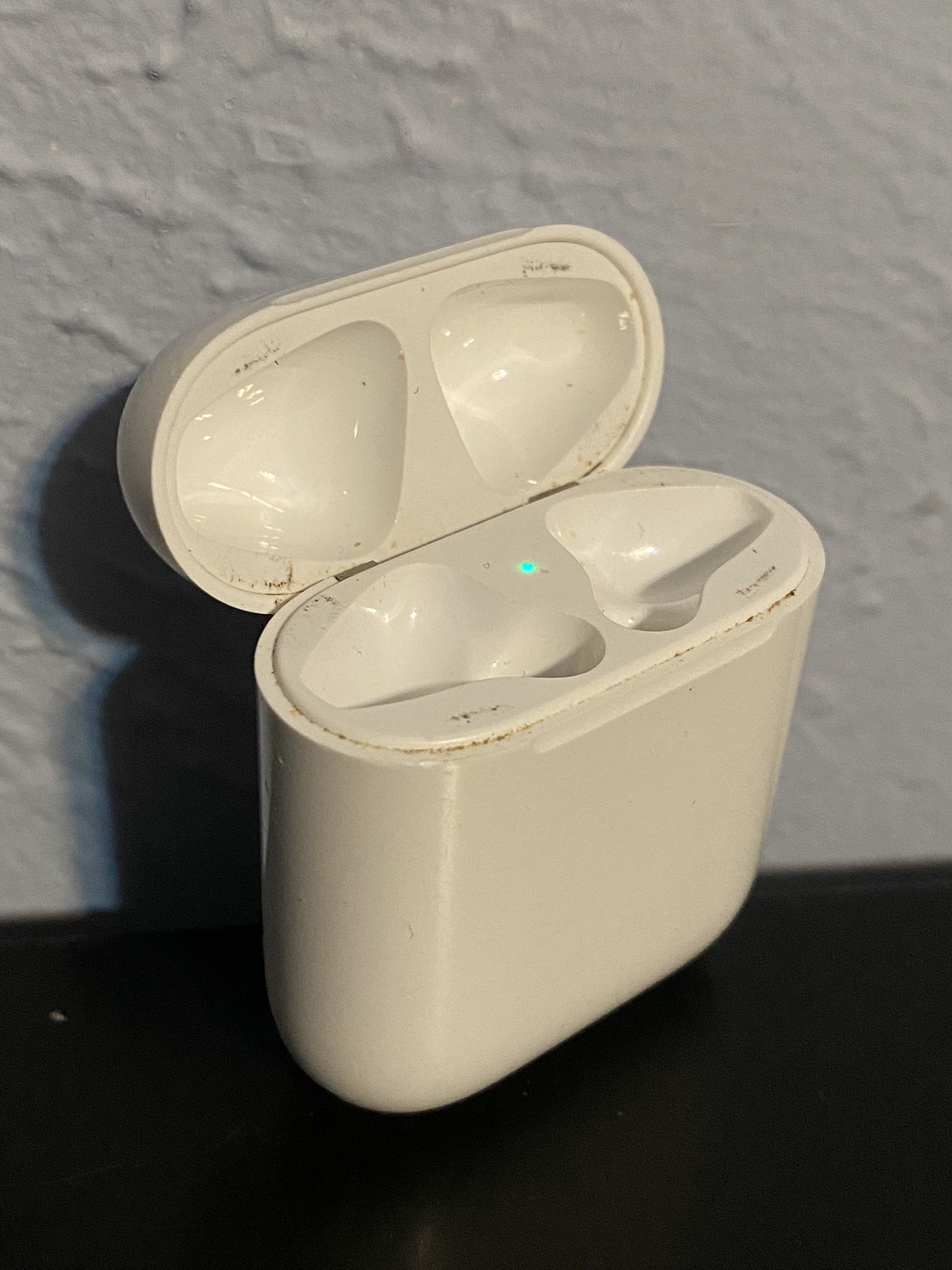 Apple Airpods Charging Case 1st Edition