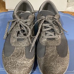 Néw Alegria Traq Qarma2 gray tennis shoes size 37