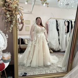 Wedding Dress - Never Used! Romantic floral appliqué 3D flowers