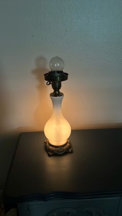 Vintage lamp 17”tall 18” round