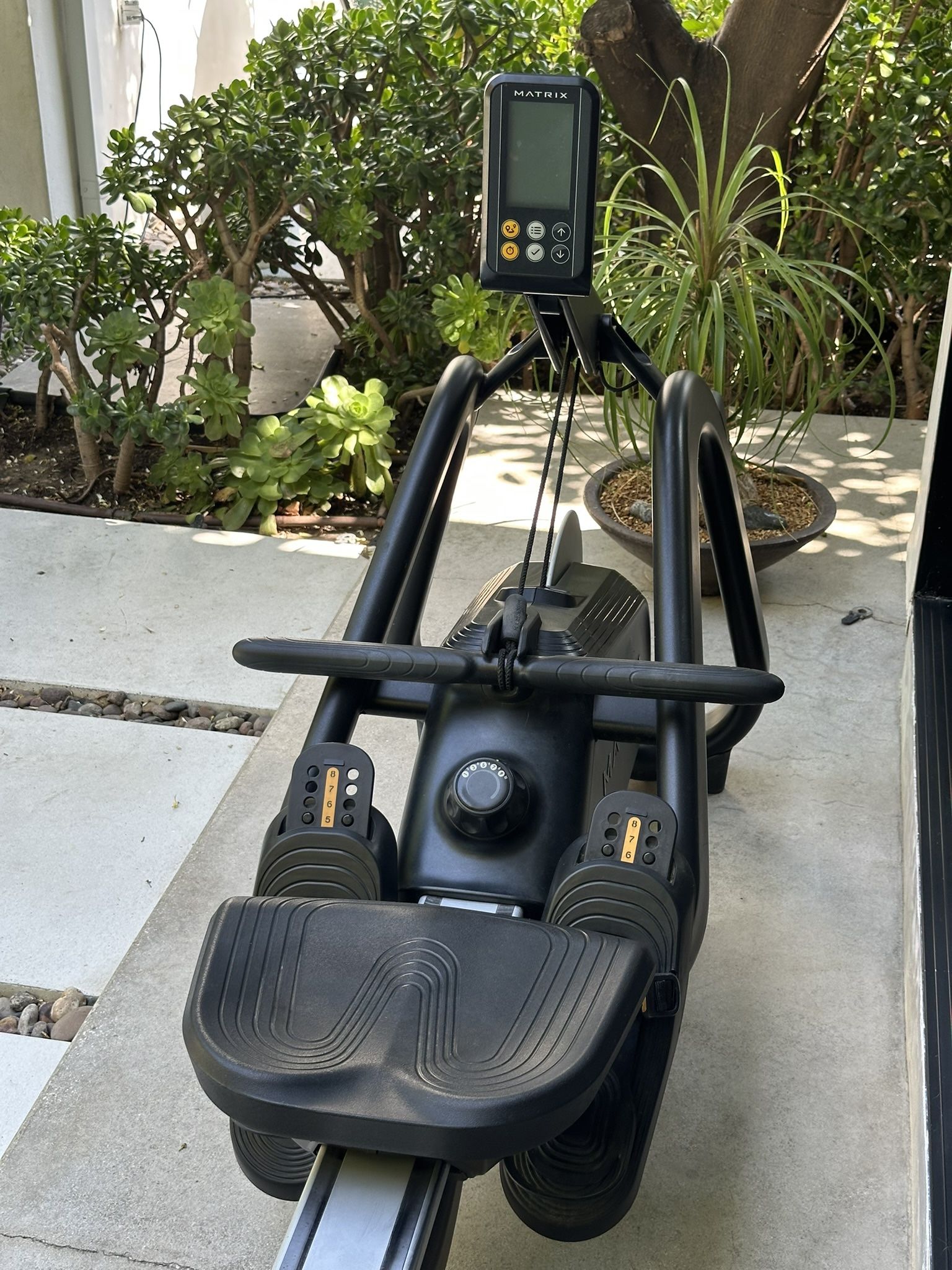 Matrix rowing Machine (MSRP New $2395)