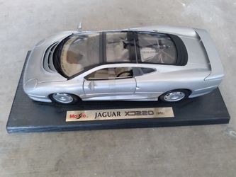 Jaguar XC220 (1992) 1/18 Maisto Car Model For 30dlls (Alvernon Between Drexel And Valencia)

