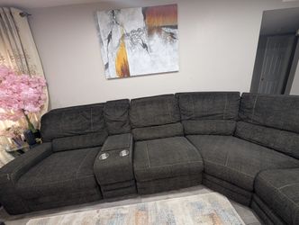 Power Reclining Sectional Sofa – Great Condition
Electric power reclining 