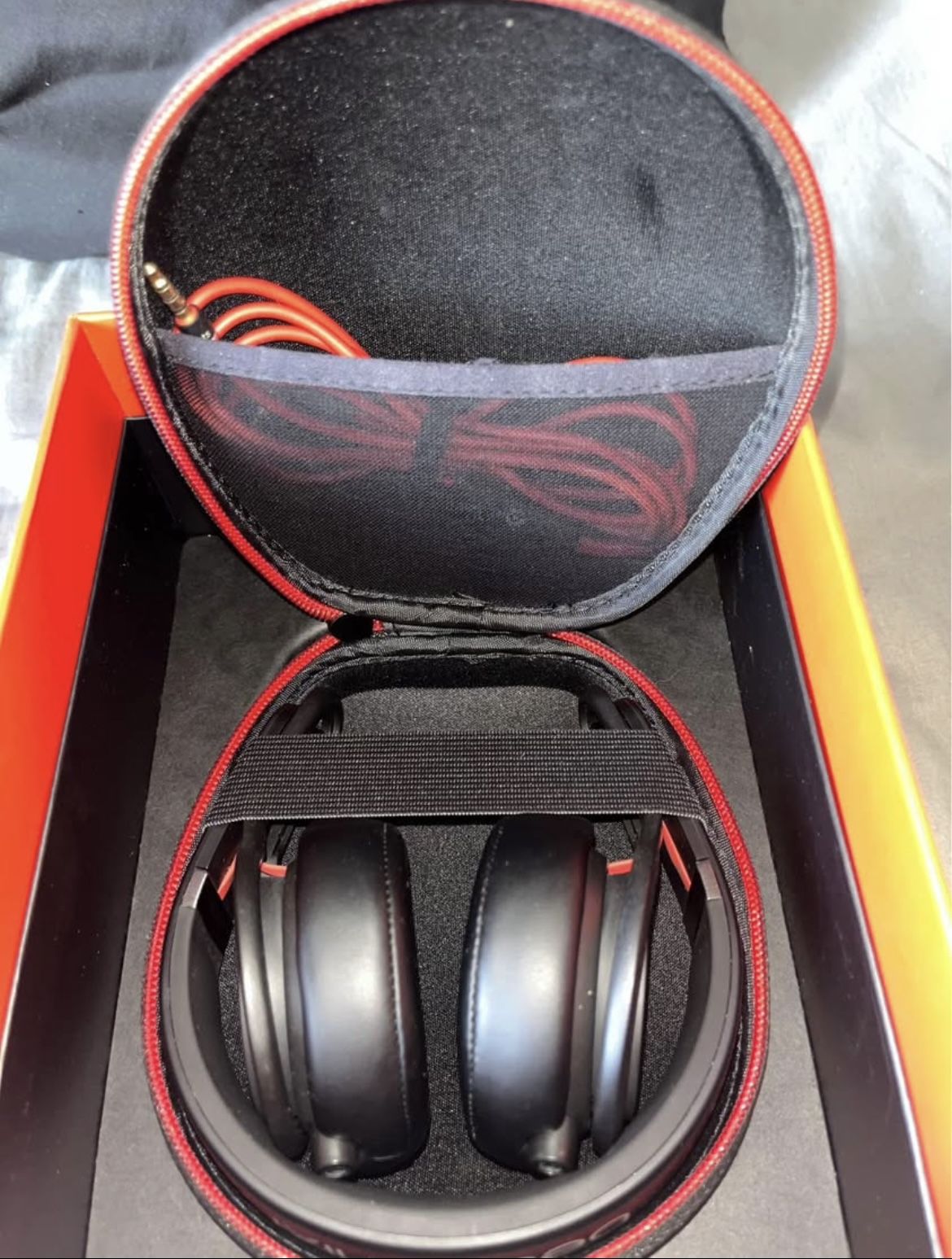 Beats By Dre Headphones (NO BLUETOOTH) Wired