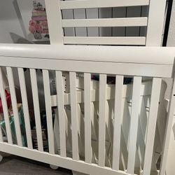 Crib, Mattress Optional 