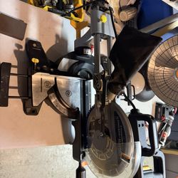 CHICAGO ELECTRIC 10 n. Dual-Bevel Sliding Compound Miter Saw