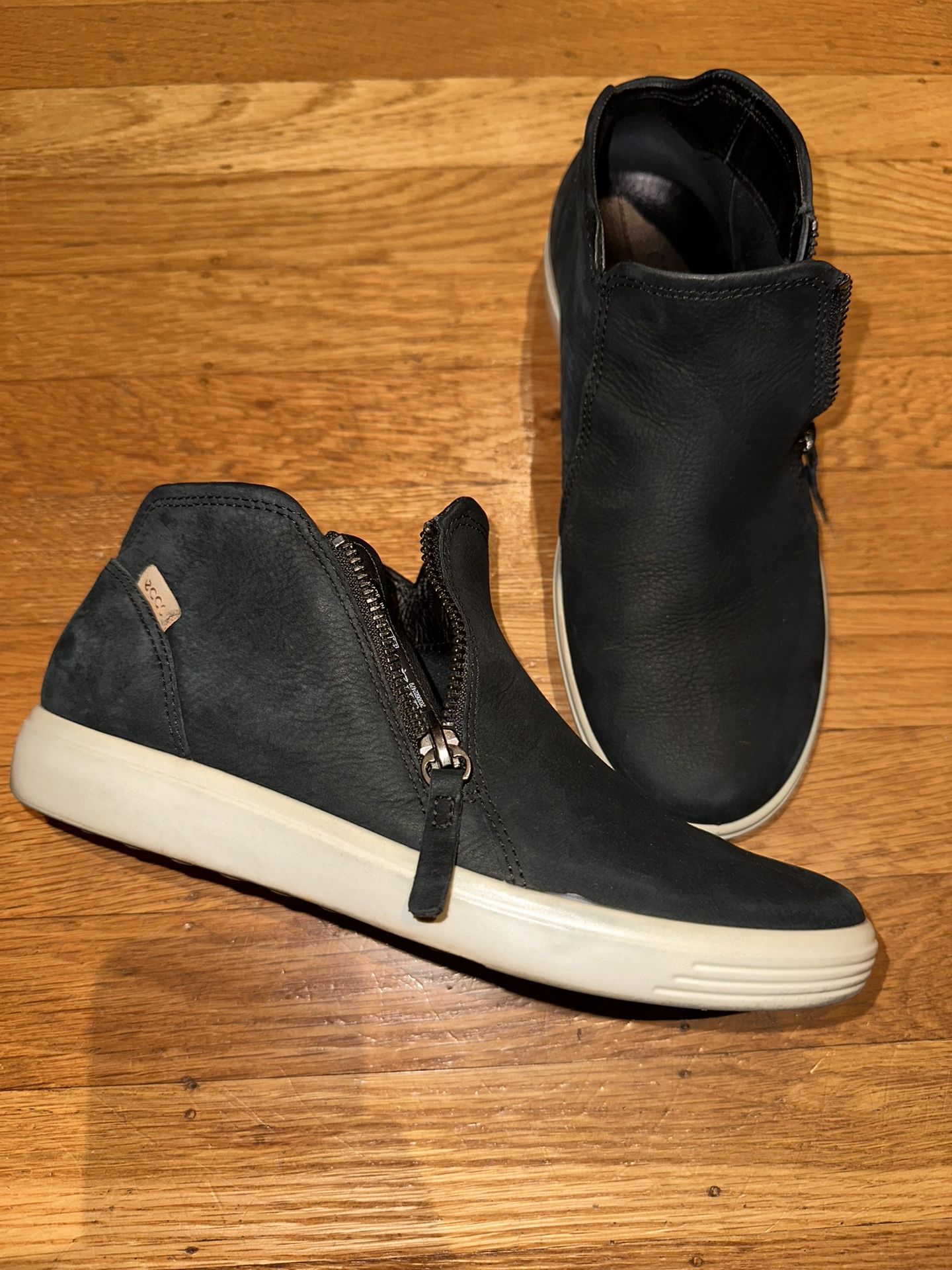Women’s Ecco Nubuck Zip Bootie