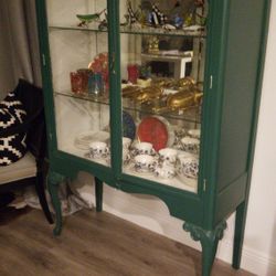 Antique Glass Showcase/ Vitrina $250 
