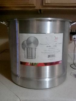 Sazón aluminium stock pot with steamer. Tamalera. 52 quart..