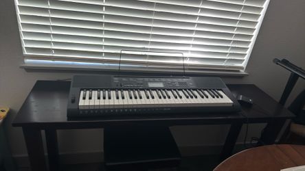 Electronic piano with stand
