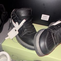 Off White Out Of Office 7.5