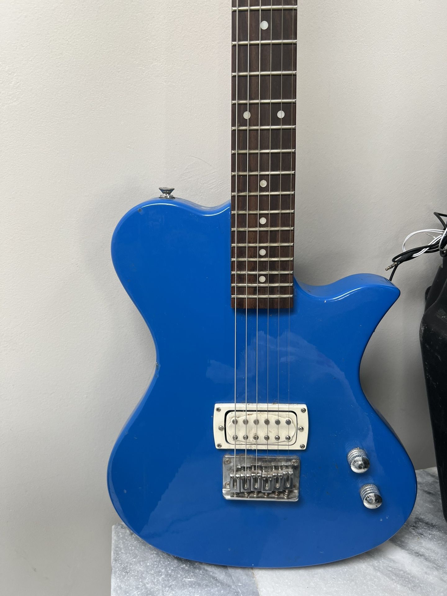 FIRST ACT ELECTRIC GUITAR