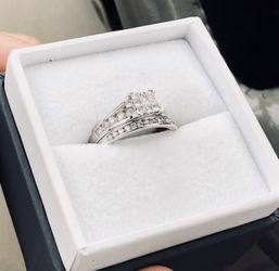 Diamond engagement ring and wedding band