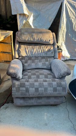 La-Z-Boy Rocker Recliner – Comfortable & Sturdy – $175 OBO