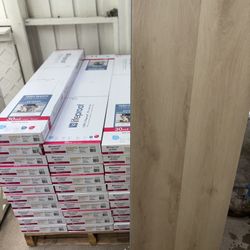 Lifeproof Vesinet Oak 30 Mil Click Lock Waterproof Luxury Vinyl Plank Flooring (20.1 sq. Ft./Case)