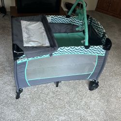 Evenlflo Portable Play Pin / Baby Suite Select