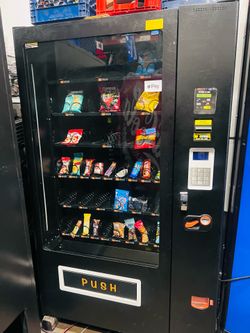 SNACK VENDING MACHINE BRAND NEW