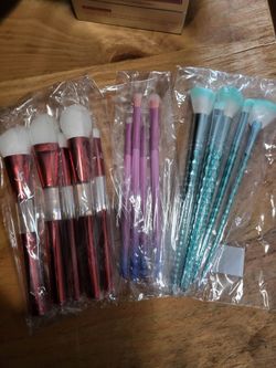 Makeup brushes