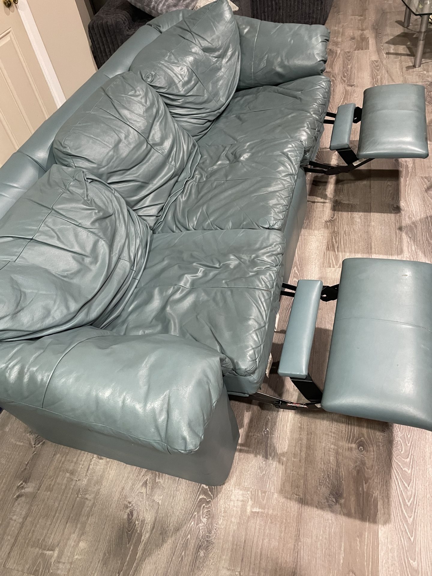 Reclinable Couch / Sofa