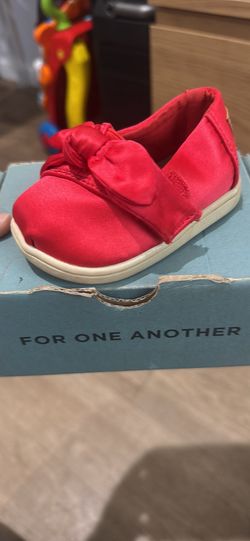 Baby Shoes TOMS size 3