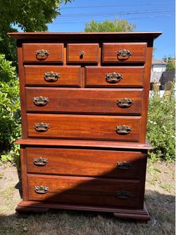 Beautiful and useful bureau dresser