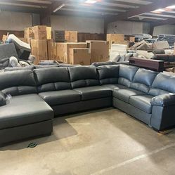Aberton Gray LAF Sectional

by Ashley Furniture