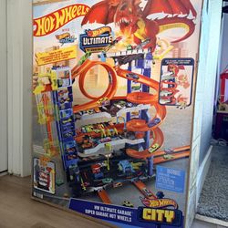 Hot Wheels Ultimate garage Sealed 