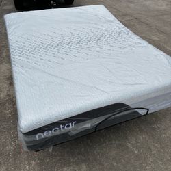 Like New Queen Nectar Memory Foam Mattress with Cool Technology