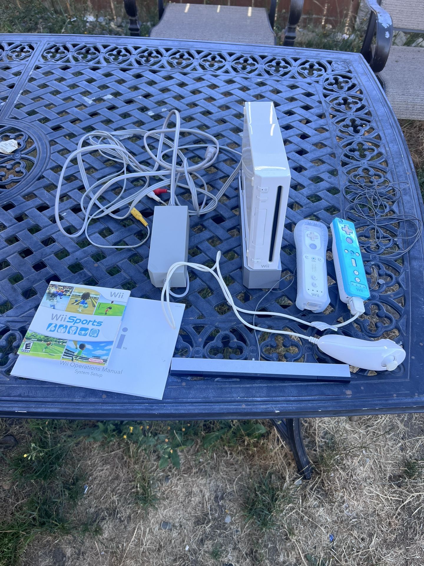 Nintendo Wii Video Game System Console Bundle With Wii Sports