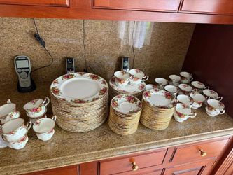 Service for 24 Royal Albert  Old country roses